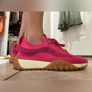 Style loop pink running shoes